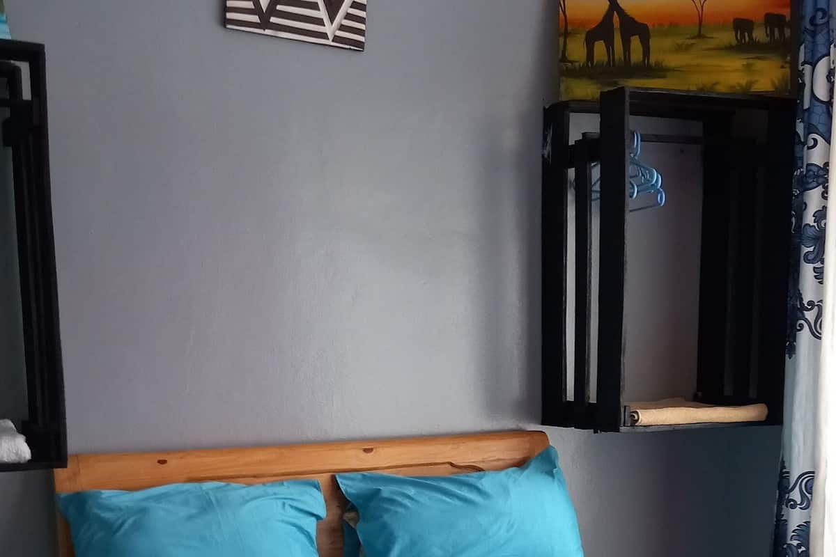 Enkeltrom – standard | Sengetøy av topp kvalitet, memory foam-senger og skrivebord
