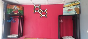 Enkeltrom – standard | Sengetøy av topp kvalitet, memory foam-senger og skrivebord