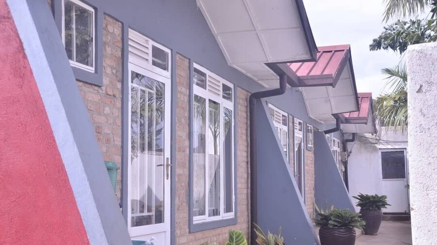 Tommy's Budget Rooms