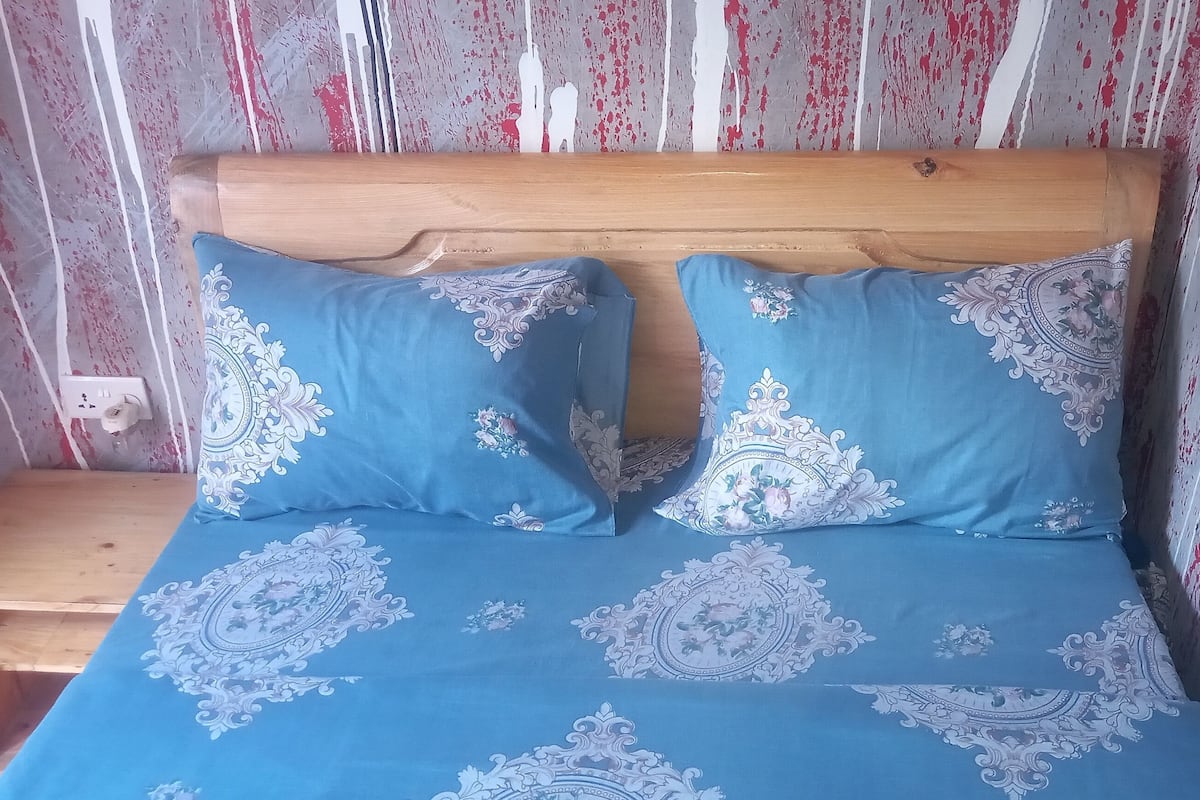 Sengetøy av topp kvalitet, memory foam-senger og skrivebord