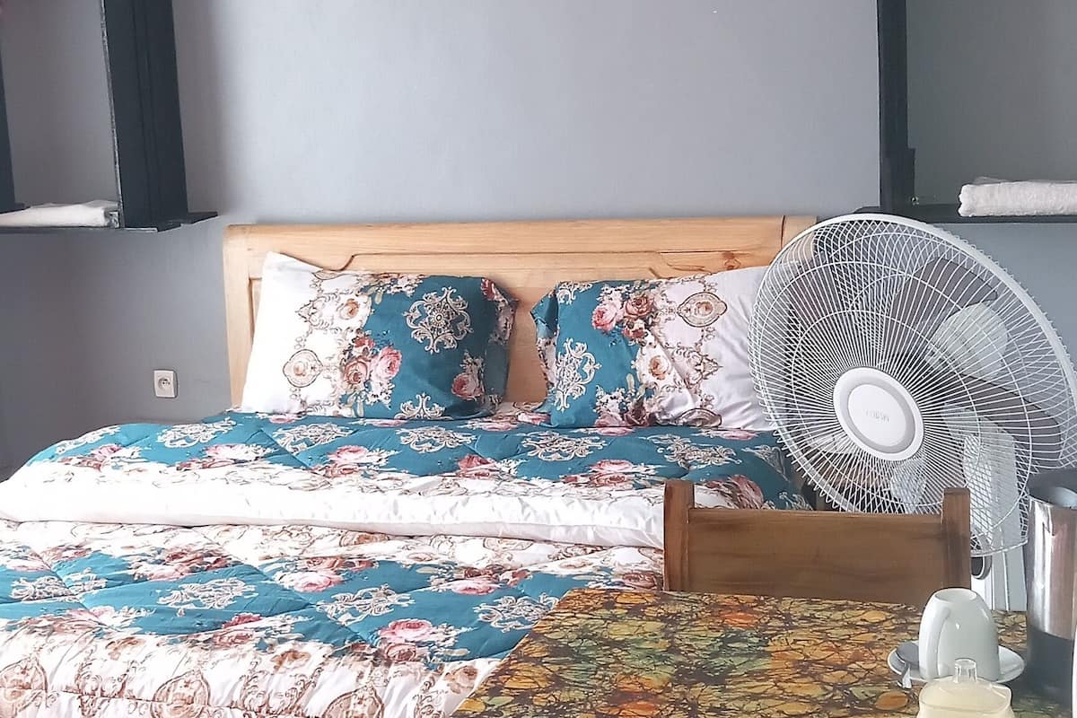 Enkeltrom – standard | Sengetøy av topp kvalitet, memory foam-senger og skrivebord