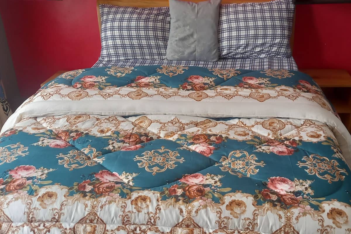 Enkeltrom – standard | Sengetøy av topp kvalitet, memory foam-senger og skrivebord