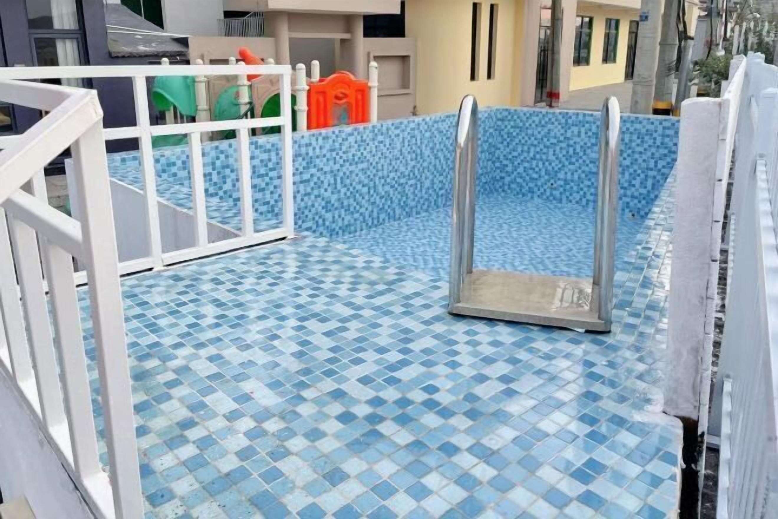 Hồ bơi ngoài trời