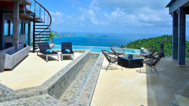 A rooftop pool area with a view of the ocean, lounge chairs, and a spiral staircase. - Paradise Villa Elysium (Koh Samui)
