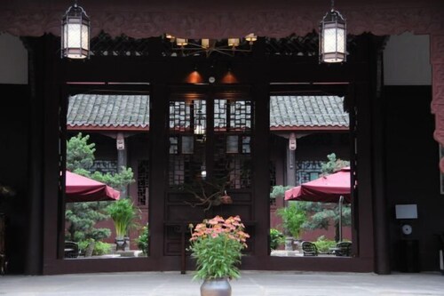 Xinglong Street Courtyard Hostel