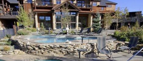 Piscine extérieure, piscine chauffée