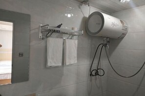 A bathroom with a towel rack, a mirror, and a wall-mounted air conditioning unit. - Xiagu Renjia Hostel (Qianshan)