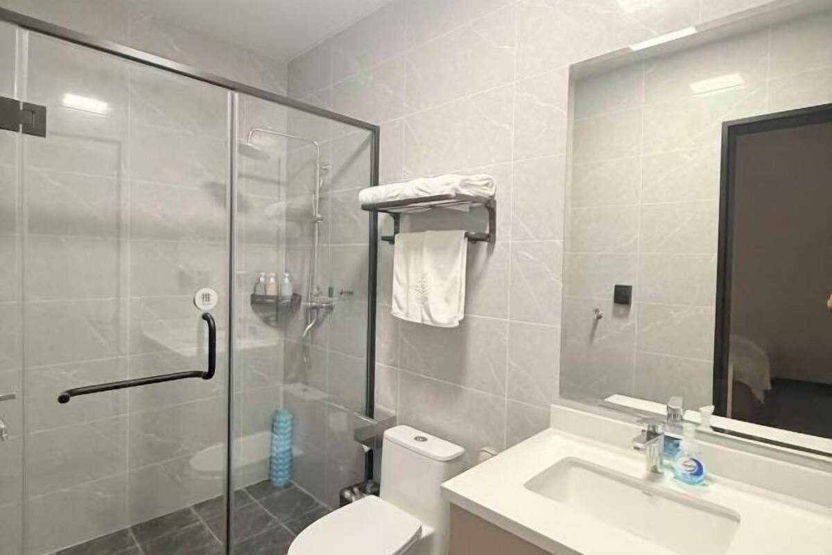 Desk, cribs/infant beds