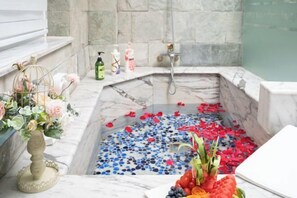 Desk, cribs/infant beds - Beijing Jinyu Fengshan Hotspring Resort (Beijing)