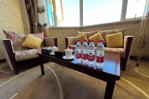 Desk, cots/infant beds - Beijing Jinyu Fengshan Hotspring Resort (Beijing)
