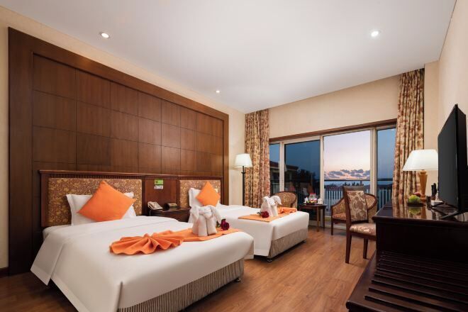 Desk, cribs/infant beds