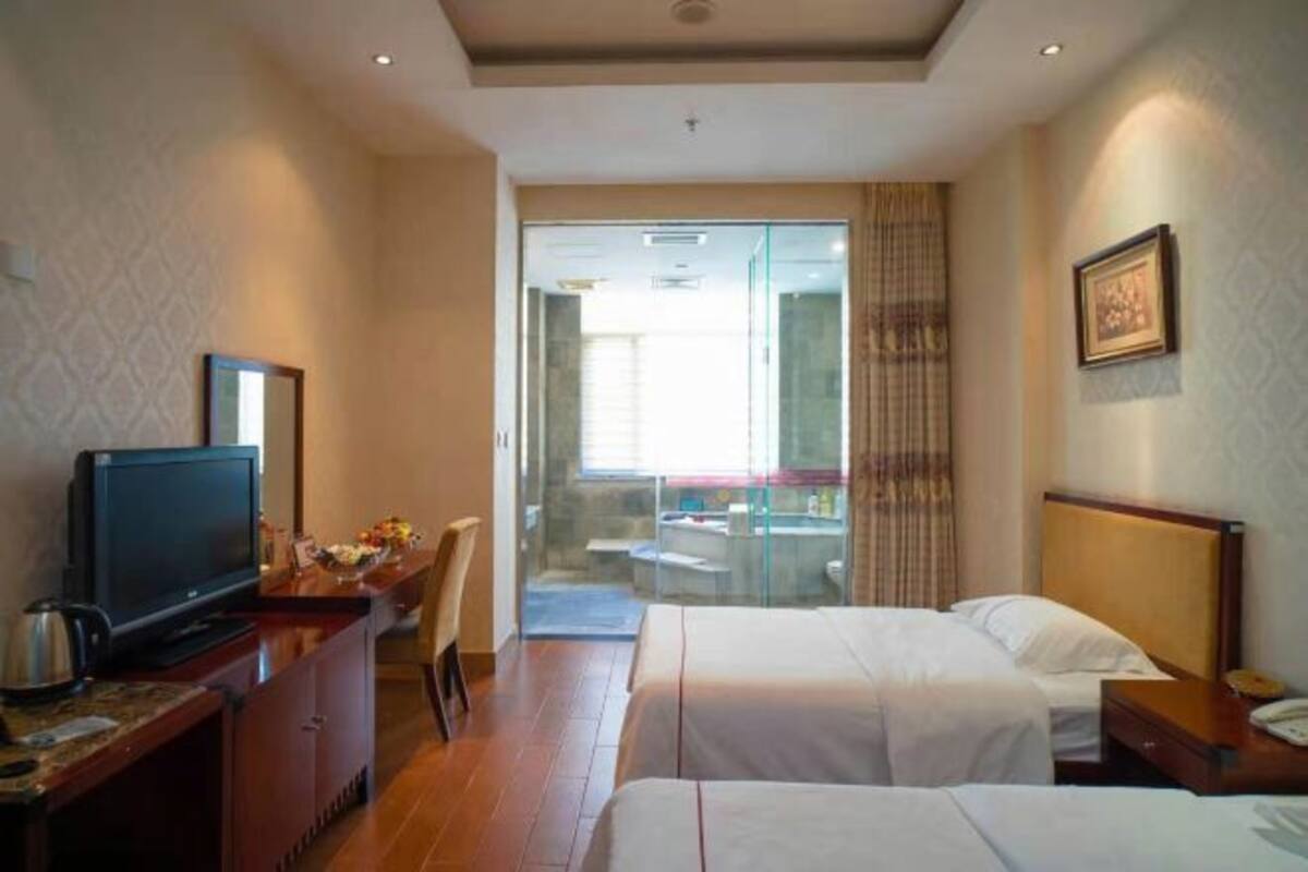 Desk, cribs/infant beds