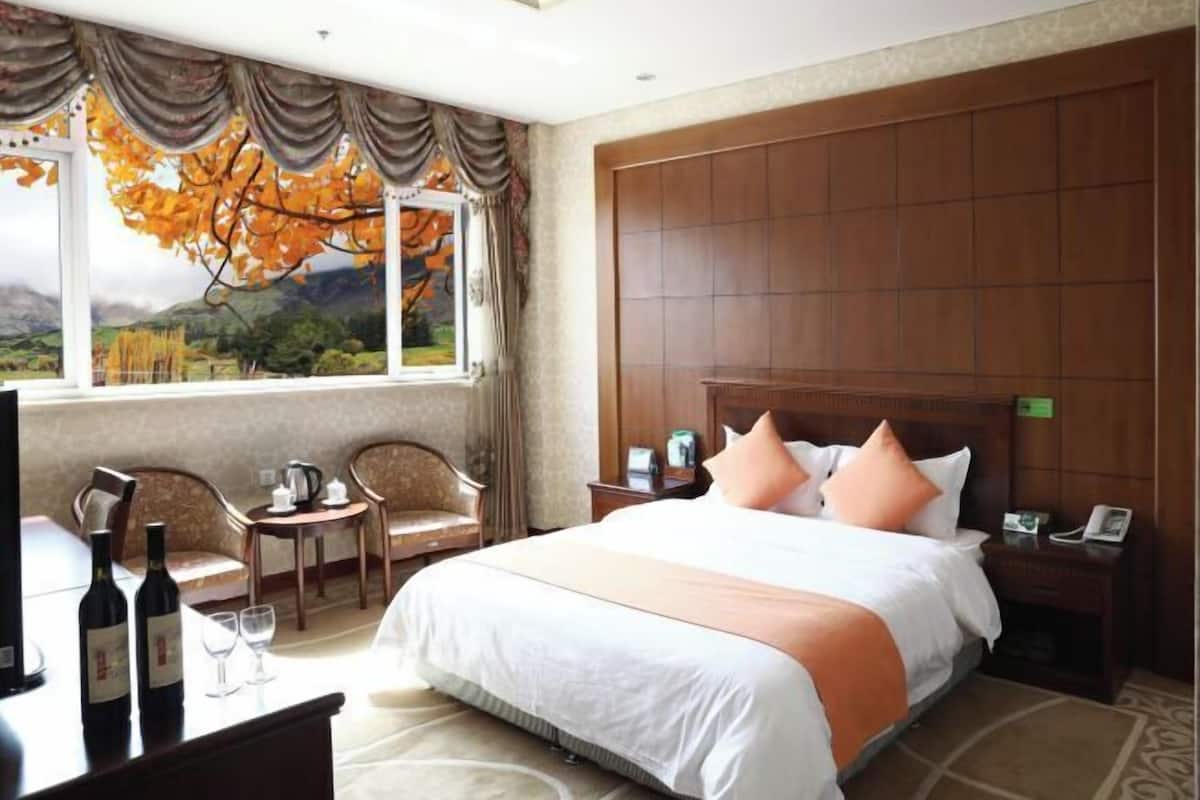 Meja, katil bayi/kot