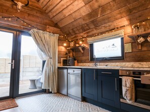 Refrigerador, lavavajillas, tetera/pava eléctrica, tostadora