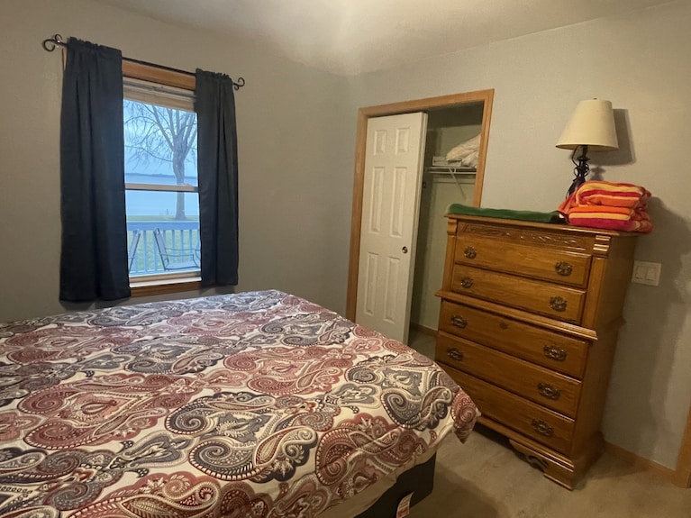 Loon Beach Is A Lake House On A Quiet Dead End Road With Private Lake Front - Plattsburgh, NY