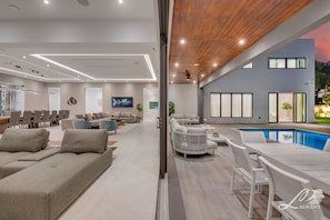 Interior - 9BR Opulent Villa Emerald (North Miami Beach)