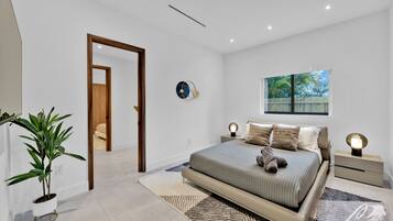 9 slaapkamers, een kluis op de kamer, een bureau