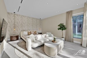 9 bedrooms, in-room safe, desk, iron/ironing board