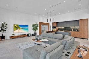 Smart TV, stereo - 9BR Opulent Villa Emerald (North Miami Beach)