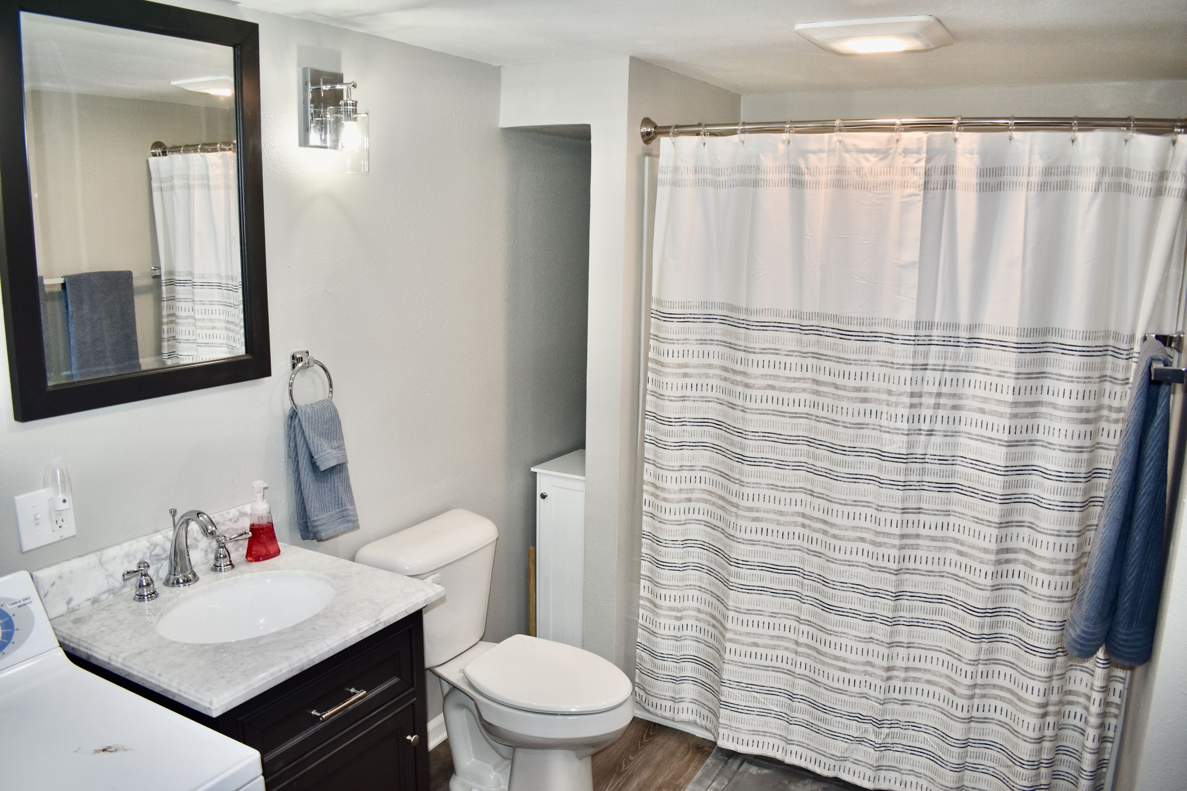 吹风机、毛巾、肥皂、洗发水