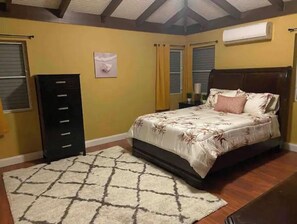 4 Schlafzimmer, Bügeleisen/Bügelbrett, kostenloses WLAN, Bettwäsche