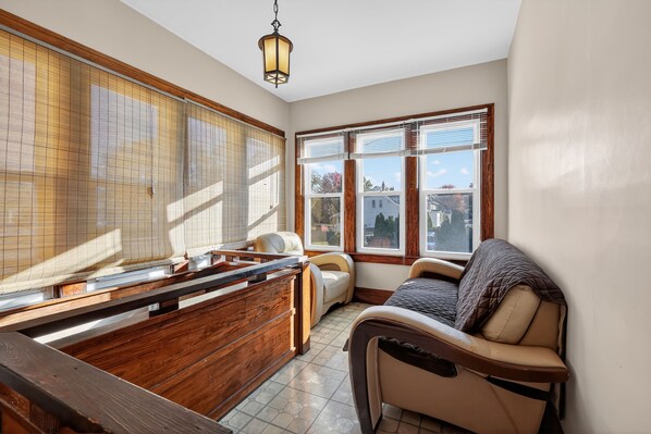 Interior - Carriage House: Winter Escape to Wyandotte – Cozy Comfort Awaits You! (Wyandotte)