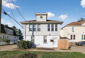 Exterior - Carriage House: Relax This Fall in the Heart of Wyandotte (Wyandotte)