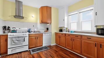 Réfrigérateur, micro-ondes, four, lave-vaisselle