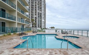 Piscine extérieure, piscine chauffée