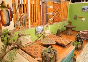 50-inch Smart TV with cable channels, TV - Libelula Hotel (Tambopata)