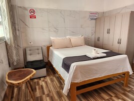 Decoración personalizada, muebles diferentes y escritorio 