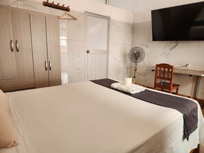 Standard Double Room | Individually decorated, individually furnished, desk, laptop workspace - Libelula Hotel (Tambopata)