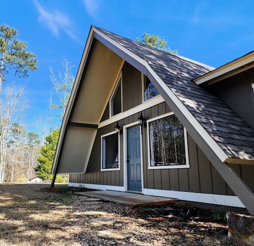 Comfortable 2 Bedroom Cabin - 3 min to Roosevelt State Park. WIFI & Self Checkin