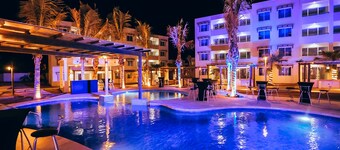 Fully Equipped 2 BR Main Floor Condo Near Beach at Almarena Residencial