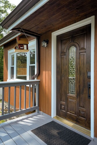 Walk-to-Lake Cottage With Office for Quiet Days and Easy Work