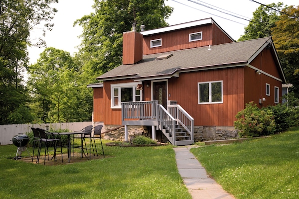 Unwind on the front patio with a 4-seat dining set and Weber charcoal grill - perfect for slow mornings, al fresco dinners, or summer night s’mores under the stars.