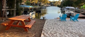 Sirenity - Neptune's Grotto Old Florida Adventure Retreats