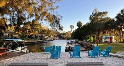 Sirenity - Neptune's Grotto Old Florida Adventure Retreats