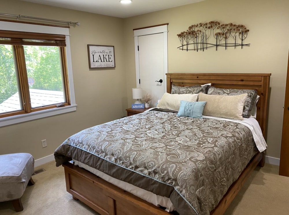 Stunning North Long Lake Home overlooking the lake with 4 bedrooms / 4