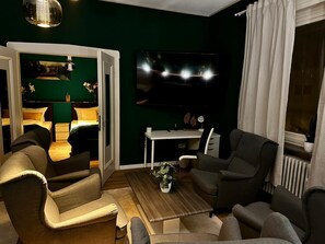 2 bedrooms, desk, free WiFi, bed sheets
