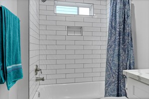 Towels - Med Center Luxury stay with free parking!  (Houston)