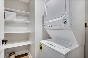 Interior - Med Center Luxury stay with free parking! (Houston)