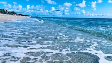 Camastros y toallas de playa