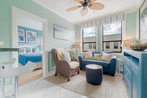 1 bedroom, iron/ironing board, free WiFi, bed sheets - 🏝_Palm Beach Island Condo-Hotel•King•One Bedroom•Close to Beach_🏖 (Palm Beach)