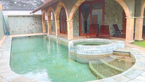 Utomhuspool