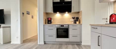Fridge, microwave, oven, stovetop