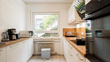 Kühlschrank, Mikrowelle, Ofen, Geschirrspüler
