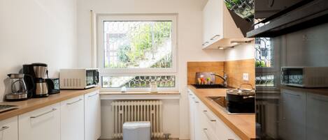 Kühlschrank, Mikrowelle, Ofen, Geschirrspüler