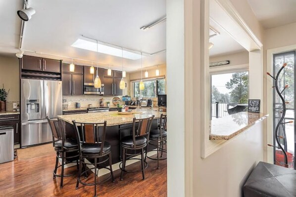 Private kitchen - #BitofHeaven! 2800sf Scenic & Serene on 1-acre 1.3M Dollar Home (Golden)