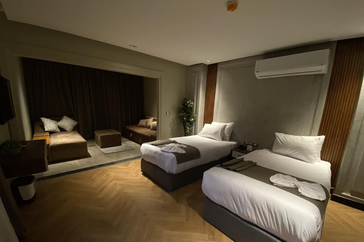 Hypo-allergenic bedding, minibar, soundproofing, free WiFi